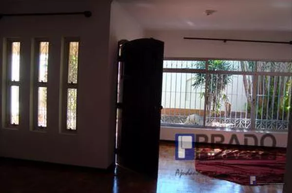 CASA COM 4 DORMITÓRIOS,SENDO 1 SUITE, 2 SALAS, COZINHA AMPLA, 3 WCS, ÁREA DE SERVIÇO, CHURRASQUEIRA, QUINTAL GARAGEM COBERTA - R$ 800 mil, Cod: 1603
