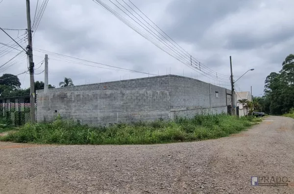Galpão Para Locação ou Venda: 700 m² + mezanino 15,00x6,00 = 90,00 m²; Terreno de 25,00 x 40,00 = 1.000,00 m².