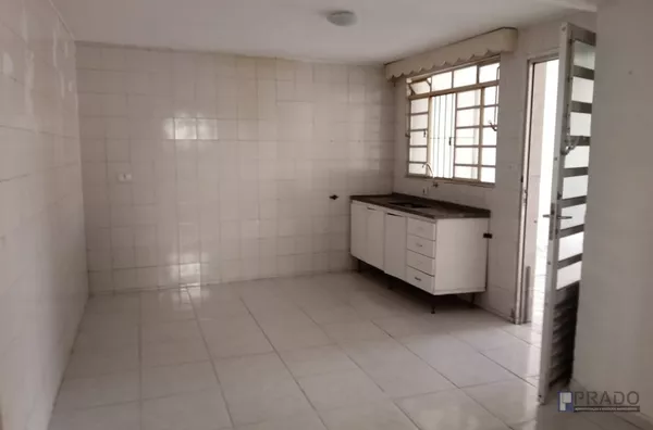 CASA PARA  VENDA:   SENDO: 2DORMS, SALA, COZINHA E COPA, LAVANDERIA E 1VAGA COBERTA,  PARA VENDA: O IMOVEL ACIMA E MAIS UM NA FRENTE DE 2COMODOS E BANHEIRO, TERRENO 10 X 25. 
