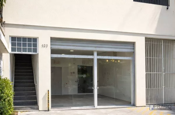 OPORTUNIDADE Salão comercial, localizado no centro, C/ 10 vagas para veiculos 
