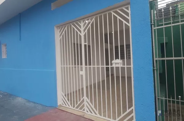 Casa Térrea para Locação ao lado Esfiharia ABI com 2dorms, Sala, Cozinha, Banheiro, 1 Vaga de Garagem, 110m2 de Construção, agende sua Visita ainda Hoje. 