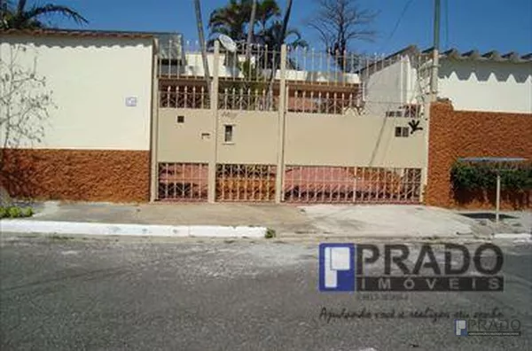 CASA COM 4 DORMITÓRIOS,SENDO 1 SUITE, 2 SALAS, COZINHA AMPLA, 3 WCS, ÁREA DE SERVIÇO, CHURRASQUEIRA, QUINTAL GARAGEM COBERTA - R$ 800 mil, Cod: 1603
