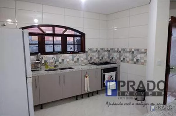 CASA EM SUZANO JARDIM IKEDA, 1DORM, SALA COZINHA ESTILO AMERICANA, TODA NO PORCELANATO, PORTÃO AUTOMÁTICO, 75METROS DE CONSTRUÇÃO, TERRENO 300METROS, DOCUMENTADA