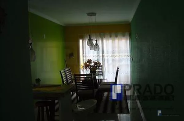 Sobrado em Suzano bairro Jardim Quaresmeira II