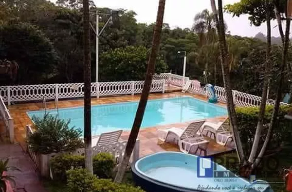 OPORTUNIDADE PARA QUEM GOSTA DE MATO -LINDA CHÁCARA EM SUZANO, 1200 METROS QUADRADOS, COM PISCINA, CHURRASQUEIRA, POMAR, 3 CASAS, TODA CERCADA, VALOR R$450 MIL