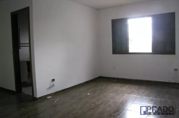 SOBRADO PROX AO SUZANO SHOPPING COM 03 DORM(1 SUITE), 02 SALAS, COZ, 02 WCs, LAVABO, BANHEIRA DE HIDRO, CHURRASQUEIRA, QUINTAL, 04 VAGAS.