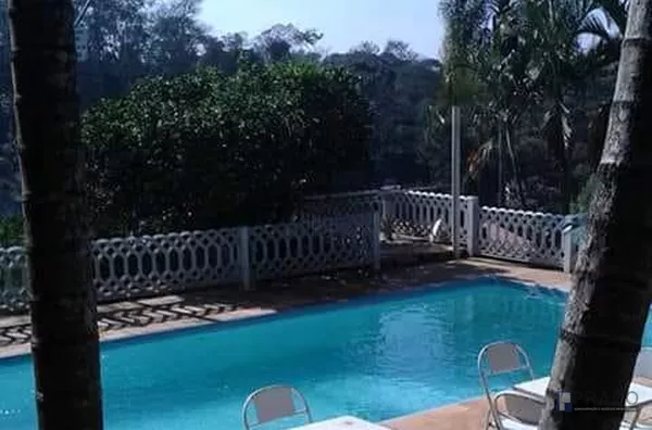 OPORTUNIDADE PARA QUEM GOSTA DE MATO -LINDA CHÁCARA EM SUZANO, 1200 METROS QUADRADOS, COM PISCINA, CHURRASQUEIRA, POMAR, 3 CASAS, TODA CERCADA, VALOR R$450 MIL