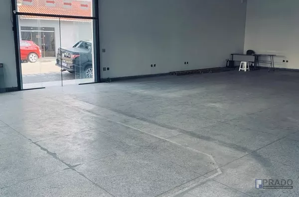 SALÃO COMERCIAL DE ESQUINA PARA LOCAÇÃO, NA GLICERIO