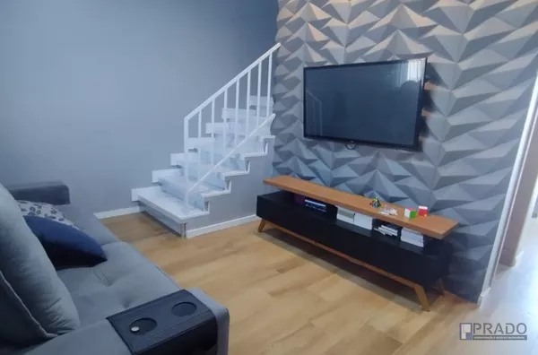 Sobrado de 75m² com 2 suítes e 2 vagas de garagem.