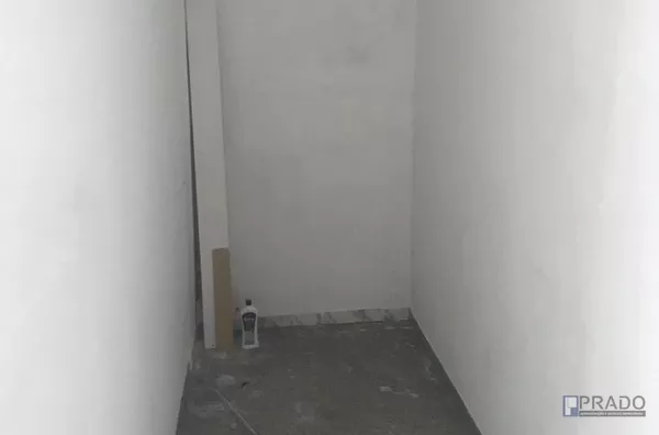 Salão comercial localizado no centro