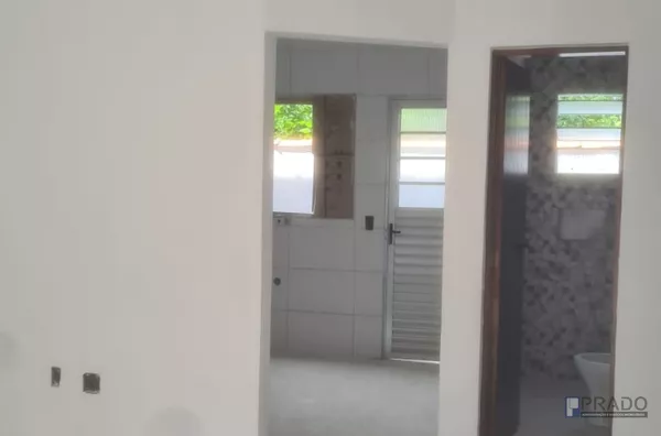 Villagio de 4 casas ( 55m cada) - 2 quartos( 1 suíte), sala, cozinha, banheiro,     1 vaga - quintal, imovel novo.