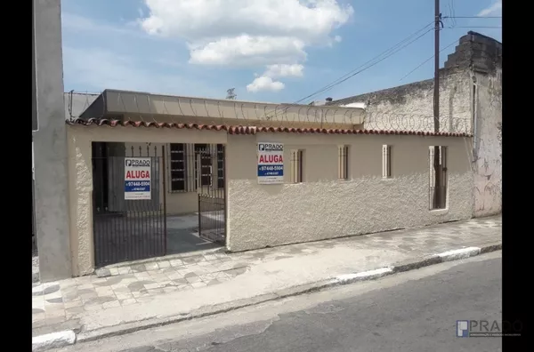 2dorms, 2 salas grandes, cozinha, com quintal grande, vaga 2 carros,  Edícula cozinha, quarto e banheiro  5 Minutos da estação de trem de Suzano a pé,  Imovel Lado do Centro , Troco por Apto de maior valor em Suzano