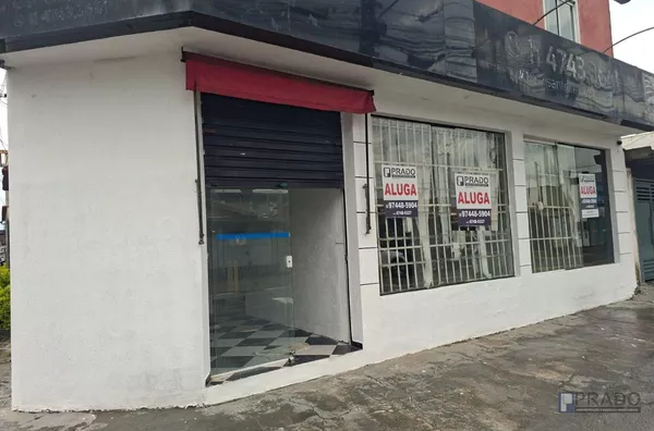 Locação Salão de Esquina na Av: Brasília em Suzano Próximo ao Supermercado Nagumo, 60m2: 10 de Frente por 6 de Fundos, Recepção, Escritório, 1 Sala e um WC, pode aproveitar Fachada;  R$ 2.200,00 incluso IPTU.