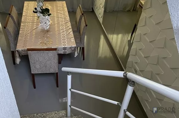 Sobrado para VENDA no bairro JARDIM DOS IPÊS, próximo ao SUZANO SHOPPING, Com terreno de 217m², área construída de 166,60m²,  Segue mais informações na descrição abaixo: