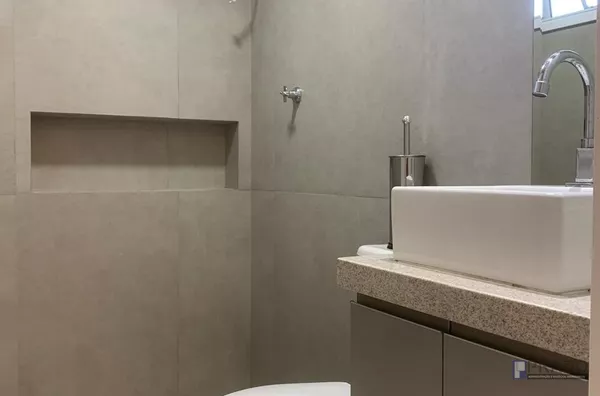 VISTO DO BANHEIRO, ACABAMENTOS OTIMOS