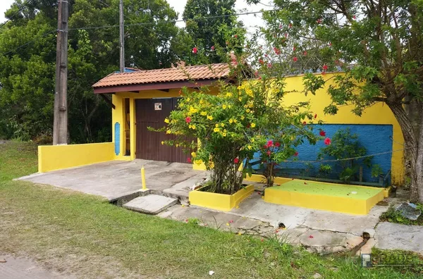 Litoral Bairro Santa Cruz em Itanhaém, 3dorms sendo uma suíte, sala, Cozinha, Banheiro, Vaga para 3 carros grandes ou 5 pequenos, Fundo da casa com poço de água e Área Gourmet, local para chegar na Casa Plano sem Morro, Área de terreno (330 m2), Área cons