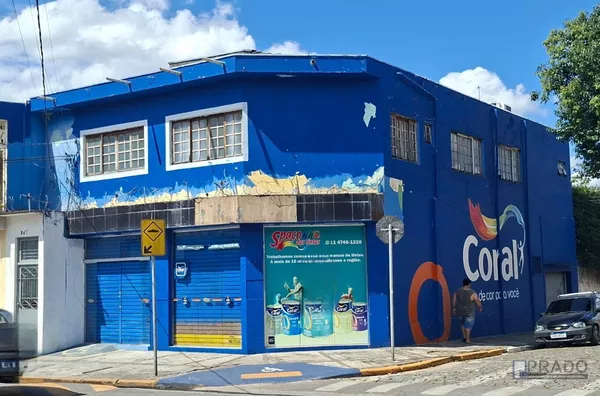 Locação Salão de esquina com Rua Baruel em Suzano-SP - 155m2 - 3 banheiros. Ótima localização, Segue mais informações abaixo na descrição: 