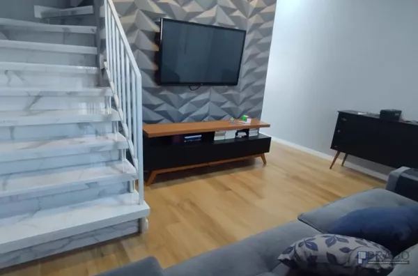 Sobrado de 75m² com 2 suítes e 2 vagas de garagem.