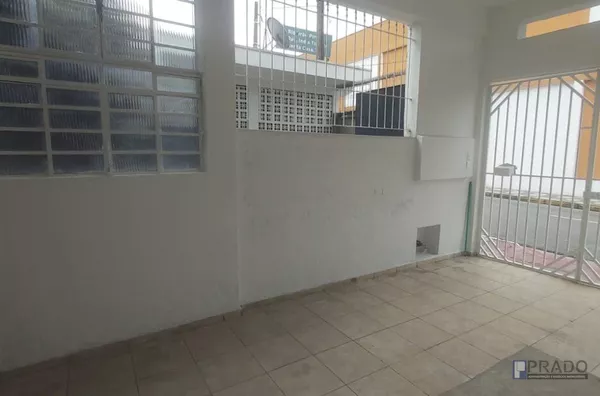 Casa Térrea para Locação ao lado Esfiharia ABI com 2dorms, Sala, Cozinha, Banheiro, 1 Vaga de Garagem, 110m2 de Construção, agende sua Visita ainda Hoje. 