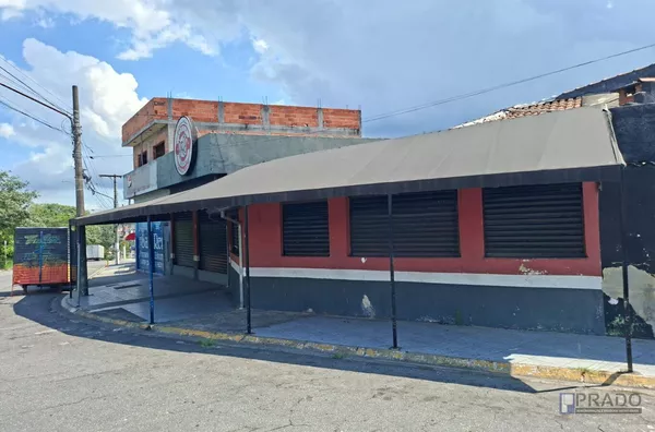 Venda de Imóvel de esquina no Colorado em Suzano - 184m² Terreno, de Construção 215m², Com 2 Salões comerciais e uma casa, Aceita Permuta, Segue mais detalhes na descrição abaixo: