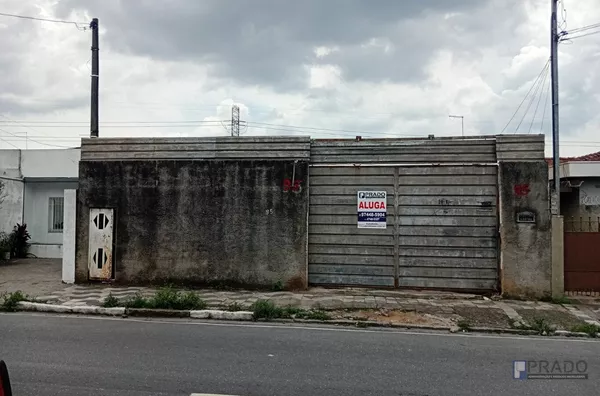 Terreno para Locação 10x25 no fundo uma área coberta de 10x8 na Amélia Guerra em Suzano, Próximo ao Centro e Av: Antônio Marques figueira.
