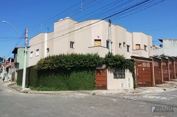 CONJUNTO DE 6 CASAS NOVAS, SENDO 3 NA PARTE TÉRREA E 3 NO 1ANDAR, 3DORMS, SALA E COZINHA TODA NO PORCELANATO, LAVABO E BANHEIRO, 1 VAGA PORTÃO AUTOMÁTICO INDIVIDUAL, SALÃO DE FESTA COM LUZ E ÁGUA INDIVIDUAL QUANDO USAR, CAPTAÇÃO DE ÁGUA DE CHUVA E CAIXA D