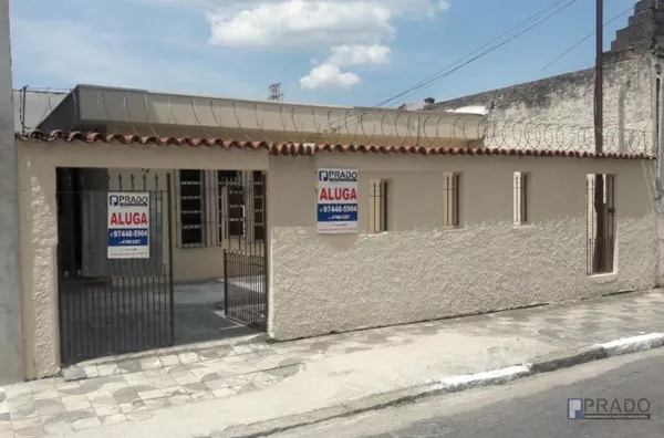 2dorms, 2 salas grandes, cozinha, com quintal grande, vaga 2 carros,  Edícula cozinha, quarto e banheiro  5 Minutos da estação de trem de Suzano a pé,  Imovel Lado do Centro , Troco por Apto de maior valor em Suzano