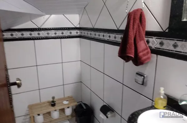 -SOBRADO PARA VENDA NO JARDIM MONTE CRISTO EM SUZANO PRÓXIMO AO PARQUE MAX FEFFER E A 6 MINUTOS DA ESTAÇÃO DE CALMON VIANA, COM 3 DORMITÓRIOS, SALA, COZINHA, 2 WCS, LAVABO, ÁREA DE SERVIÇO, SACADA , , 2 VAGAS DE GARAGEM - ACEITA FINANC