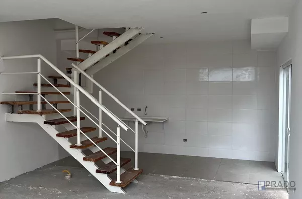 Sobrado para venda Novo, 3 quartos sendo uma suíte,  97,35m² ,  Terreno 7x25 , esquina -Jardim Casa Branca em Suzano, mais detalhes na descrição abaixo: