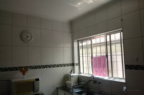 CASA PARA VENDA NA VILA FIGUEIRA AO LADO DA SANTA CASA DE SUZANO COM , 2 DORMITÓRIOS, SALA, COZINHA, 1 WC, ÁREA DE SERVIÇO, 2 VAGAS DE GARAGEM - ACEITA FINANCIAMENTO
