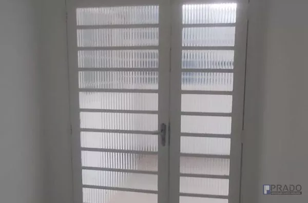 Casa Térrea para Locação ao lado Esfiharia ABI com 2dorms, Sala, Cozinha, Banheiro, 1 Vaga de Garagem, 110m2 de Construção, agende sua Visita ainda Hoje. 