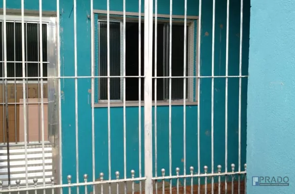 SOBRADO NOS FUNDOS COM 2 DORMITÓRIOS, SALA, COZINHA, 1 WC, ÁREA DE SERVIÇO, COM LAJE,    E NA FRENTE OUTRA CASA DE TELHA COM 2DORMS. COZINHA, BANHEIRO E 3 VAGAS, TERRENO DE 200 METROS FRENTE 7 X 28,5.  