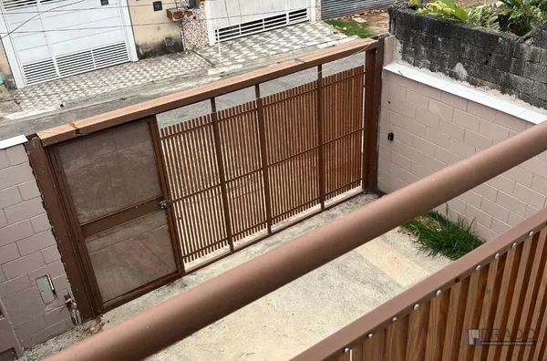 Sobrado para venda Novo, 3 quartos sendo uma suíte, 108,24m² - Terreno 6x25, Jardim Casa Branca em Suzano, mais detalhes na descrição abaixo: