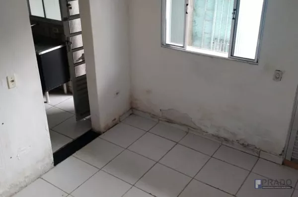 SOBRADO NOS FUNDOS COM 2 DORMITÓRIOS, SALA, COZINHA, 1 WC, ÁREA DE SERVIÇO, COM LAJE,    E NA FRENTE OUTRA CASA DE TELHA COM 2DORMS. COZINHA, BANHEIRO E 3 VAGAS, TERRENO DE 200 METROS FRENTE 7 X 28,5.  