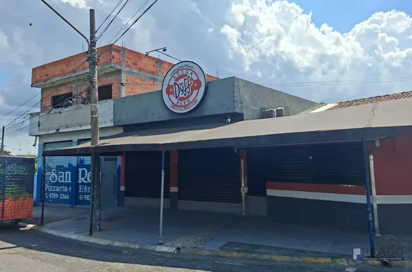 Venda de Imóvel de esquina no Colorado em Suzano - 184m² Terreno, de Construção 215m², Com 2 Salões comerciais e uma casa, Aceita Permuta, Segue mais detalhes na descrição abaixo: