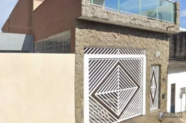 Sobrado para LOCAÇÃO no bairro CASA BRANCA em SUZANO de 183m² de área construída, com 3 dormitório (sendo 1 suíte com sacada), 2 vagas de garagem cobertas portão automático, Segue mais informações abaixo na descrição.