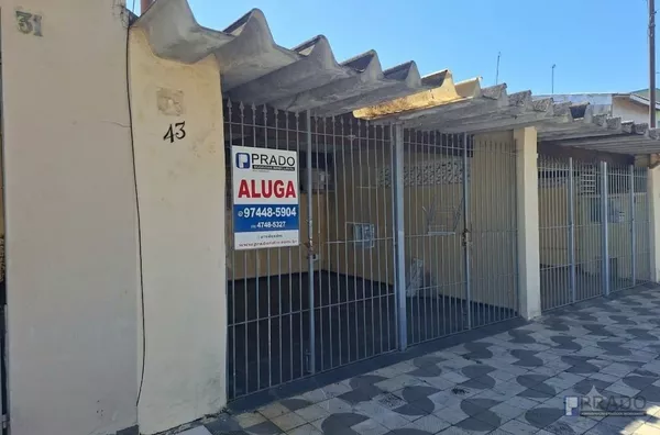 CASA TÊRREA P/ LOCAÇÃO NA VILA FIGUEIRA EM SUZANO PRÓXIMO AO CENTRO E CPTM COM 2 DORMITÓRIOS, SALA, COZINHA, QUARTINHO NO FUNDO, LAVANDERIA E 2 VAGAS COBERTAS, SEGUE MAIS INFORMAÇÕES NA DESCRIÇÃO ABAIXO: