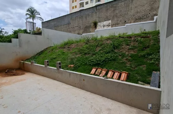 OPORTUNIDADE ÚNICA NA RUA REGINA CABALAU MENDONÇA – GALPÕES NOVOS COM PÉ-DIREITO DE 6 METROS EM SUZANO!