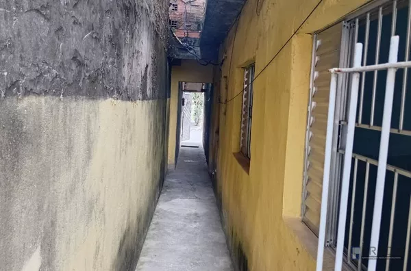 Venda de Casa no Miguel Badra em Suzano - SP, Terreno 5x25, 170m² de construção e terreno no fundo 8x5 vago, 5 dorms, segue mais informações detalhada na descrição abaixo.