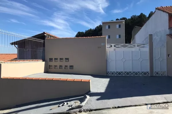 Excelente Apartamento Térreo na Vila Cintra, com Quintal Privativo, 2 Dorms (1 Suíte), 2 Vagas 
