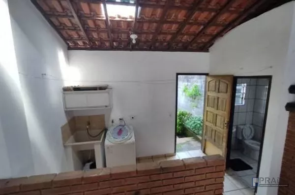 SOBRADO PRÓXIMO AO CENTRO DE SUZANO COM 3 DORMITÓRIOS COM ARMÁRIOS 1 SUITE 2 WCS SALA 2 AMBIENTES COPA E COZINHA ARMÁRIOS ÁREA DE SERVIÇO CHURRASQUEIRA, FORNO A LENHA EDÍCULA: COZINHA, QUARTO E BANHEIRO QUINTAL ENORME PORTÃO ELETRONICO HIDRO  TERRENO:462,