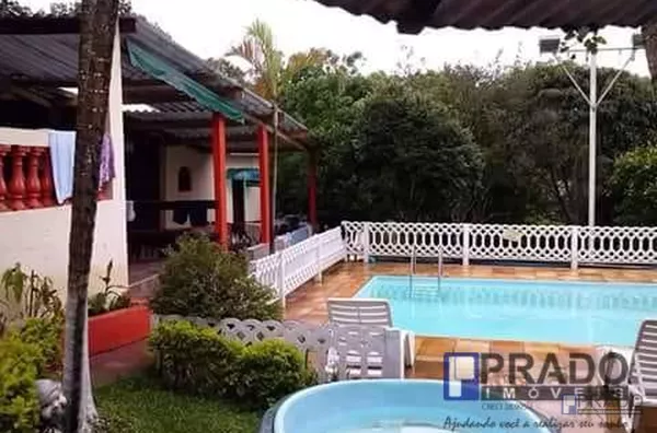 OPORTUNIDADE PARA QUEM GOSTA DE MATO -LINDA CHÁCARA EM SUZANO, 1200 METROS QUADRADOS, COM PISCINA, CHURRASQUEIRA, POMAR, 3 CASAS, TODA CERCADA, VALOR R$450 MIL