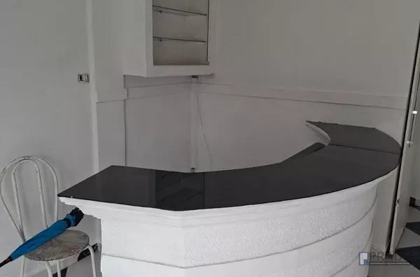 Locação Salão de Esquina na Av: Brasília em Suzano Próximo ao Supermercado Nagumo, 60m2: 10 de Frente por 6 de Fundos, Recepção, Escritório, 1 Sala e um WC, pode aproveitar Fachada;  R$ 2.200,00 + IPTU. - Foto 7