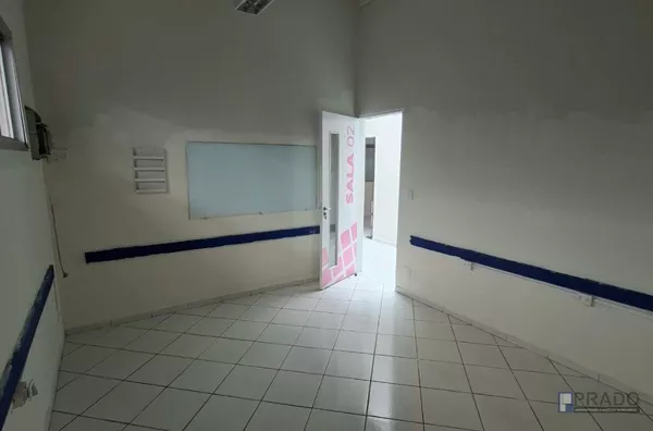 Espaço Comercial Térreo, com 10 salas, copa/cantina, recepção, vaga na porta - Foto 15