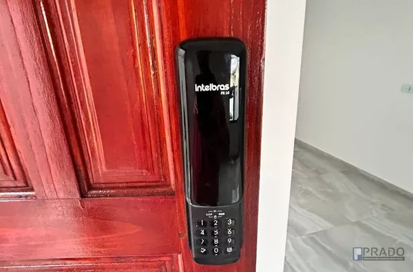 Casa Térrea  Residencial Mirage, 2dorms (1 suítes)piso porcelanato polido ( sala, cozinha), piso laminado nos quartos,  lavabo, lavanderia coberta, quintal, churrasqueira Gourmet, 2 vagas.