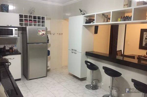 SOBRADO PARA VENDA - LINDO SOBRADO AO LADO DO SHOPPING DE SUZANO - NO JARDIM DOS YPES - ALTO PADRÃO - 03 DORMITÓRIOS SENDO 01 SUÍTE COMO CLOSET E HIDROMASSAGEM - QUINTAL COM PISCINA, EDÍCULA COM ÁREA GOURMET COM CHURRASQUEIRA, BANHEIRO E ÁREA SU