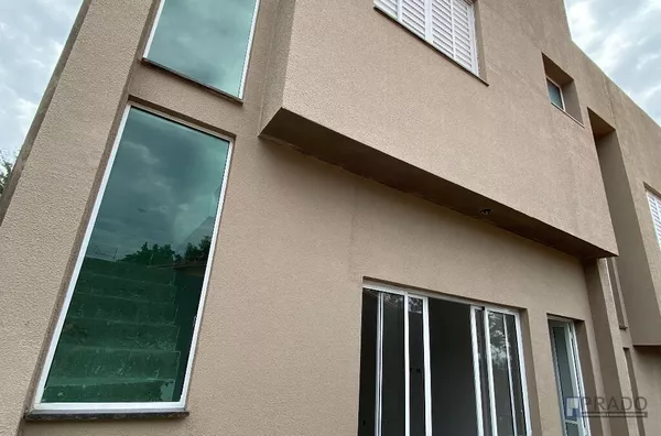 Sobrado de 86m² com 3 dorms, 1 suíte em Poá
