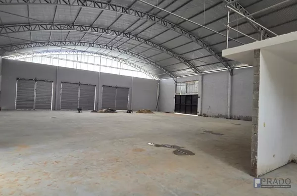 Galpão Para Locação ou Venda na Vila Barros em Suzano-SP: Galpão 700 m² + mezanino 15,00x6,00 = 90,00 m²; Terreno de 25,00 x 40,00 = 1.000,00 m², Segue mais informações abaixo na descrição: