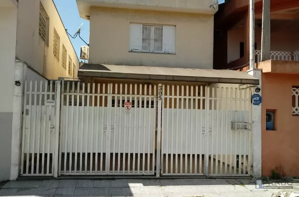 CASA 270 METROS SOBRADO, AO LADO DA PREFEITURA. 4 DORMS SENDO 3 SUÍTES, E UMA HIDRO COM LUZ , AR CONDICIONADO, SALA 2 AMBIENTES COM LAVABO, LAVANDERIA COBERTA, ESCRITÓRIO, QUINTAL NO FUNDO, COZINHA COM ARMÁRIOS, 2 BANHEIROS, 2 VAGAS DE CARRO COBERTA. 