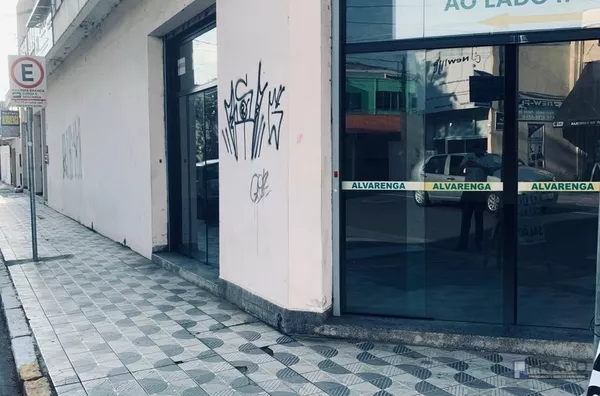 SALÃO COMERCIAL DE ESQUINA PARA LOCAÇÃO, NA GLICERIO